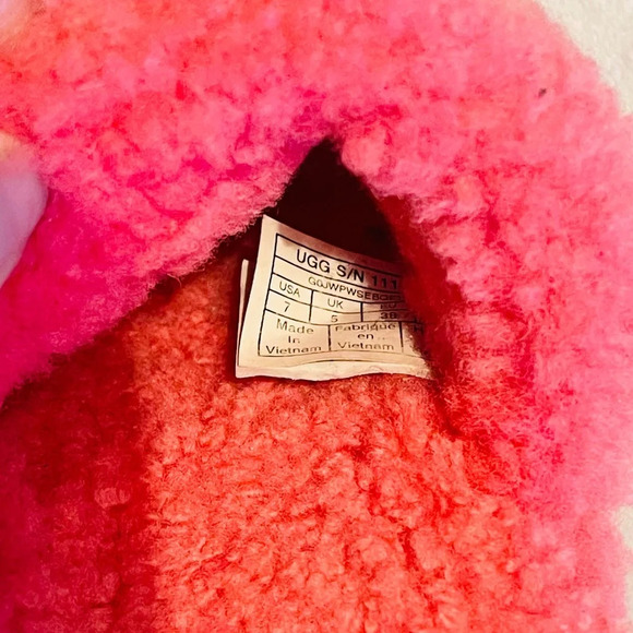 UGG Fluffita Slides. Size 7.  Hot Pink. GUC! SOLD OUT ONLINE - Picture 12 of 12